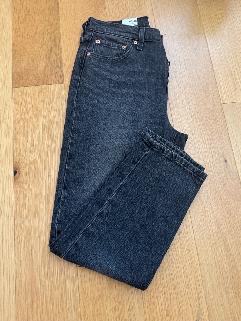 NWT Levi's 501 Cropped Jeans Women Size 28x26 Color Black